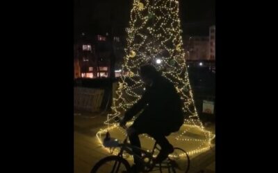 Rezsicsökkentés mesterfokon: biciklihajtású karácsonyi világítás a II. kerületben