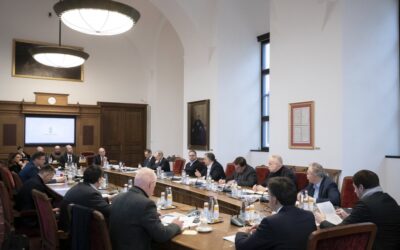 Hétvégén is dolgozik a kormány