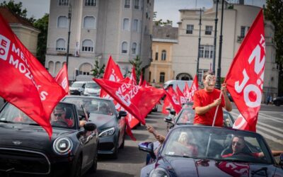 Tanárokkal szolidarító autósfelvonulást tartott a Megoldás Mozgalom Budapesten