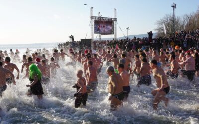 Újévi fürdőzések – Figyelmeztetnek a vízimentők