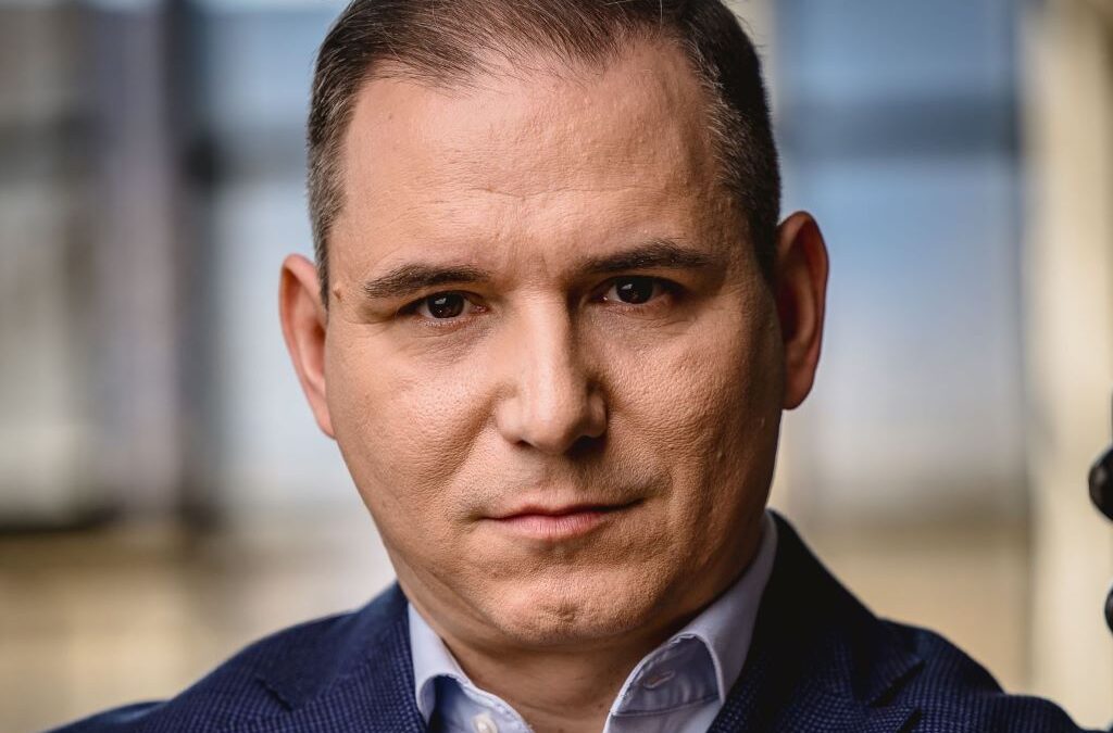 Szakértő a Fico-merényletről: Az első lövés szakmailag elkerülhetetlen volt, hiszen a reakcióidő előtt történik meg, ám a többi találat elkerülhető lett volna