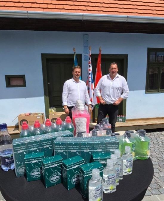 Székelyföldi iskolásokat támogat a magyar Caola