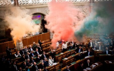 Másfél nap alatt összegyűlt a 12 millió Hadházy Ákos “füstgyertyázós” bírságára