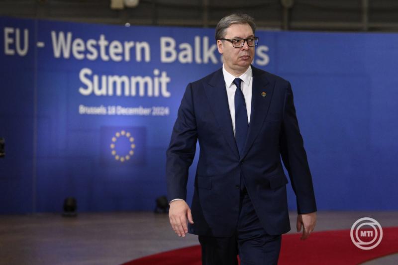 Bakuban feltartóztatták a Moszkvába tartó szerb elnök repülőgépét