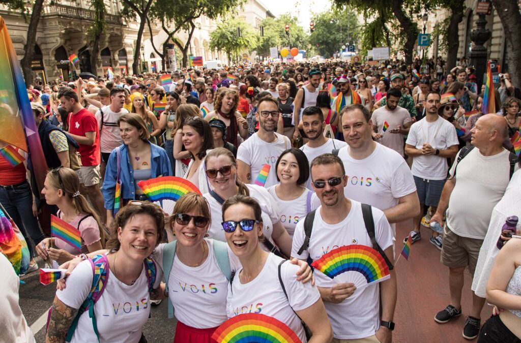A Mi Hazánk a Pride-on részt vevő diplomaták kiutasítását követeli